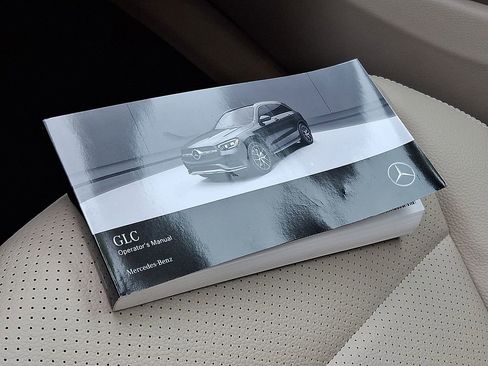 Used 2022 Mercedes-Benz GLC 300 4MATIC image 26