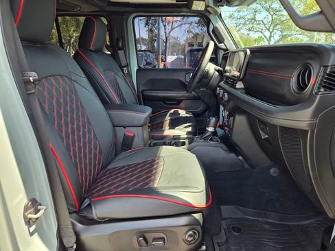 Used 2024 Jeep Wrangler Unlimited Rubicon w/ Technology Group AWD/4WD image 19