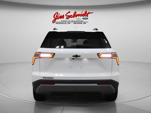 New 2026 Chevrolet Equinox LT w/ Convenience Package II FWD image 5