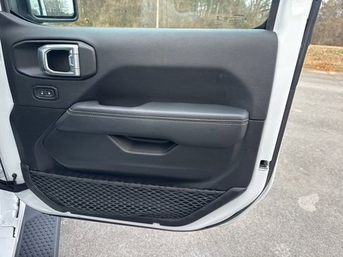 Used 2023 Jeep Wrangler Unlimited Sahara w/ Cold Weather Group image 9