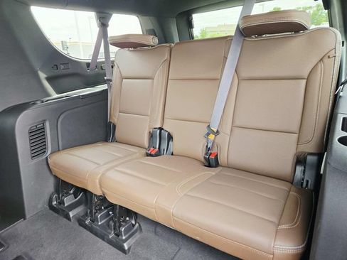 Used 2024 Chevrolet Suburban High Country w/ Advanced Technology Package AWD/4WD image 12