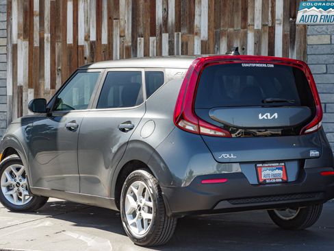 Used 2022 Kia Soul LX w/ Technology Package FWD image 4