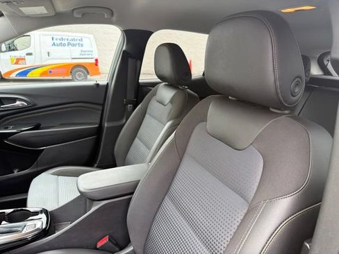 Used 2024 Chevrolet Trax LT FWD image 13