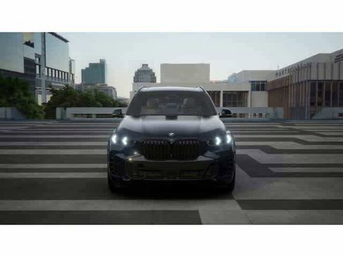 Used 2026 BMW X5 sDrive40i w/ M Sport Package RWD image 3