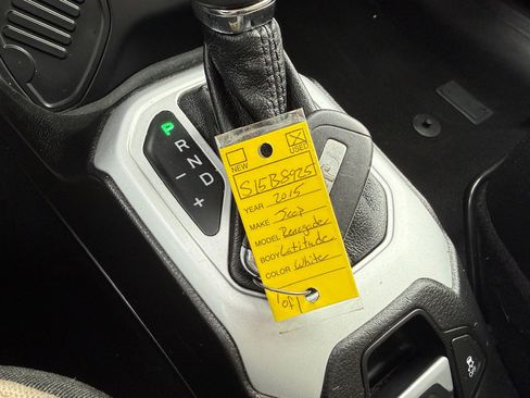 Used 2015 Jeep Renegade Latitude w/ Popular Equipment Group image 17