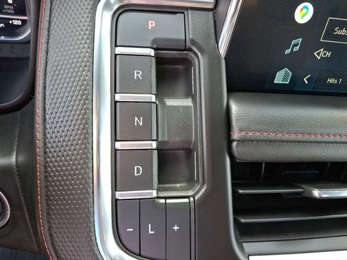 Used 2022 Chevrolet Suburban RST w/ Luxury Package image 18