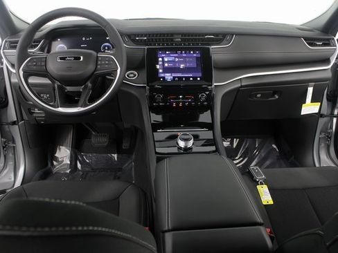 New 2025 Jeep Grand Cherokee L Laredo image 10