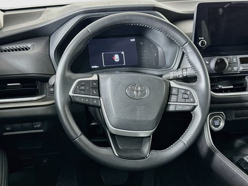 Used 2025 Toyota Grand Highlander AWD image 18