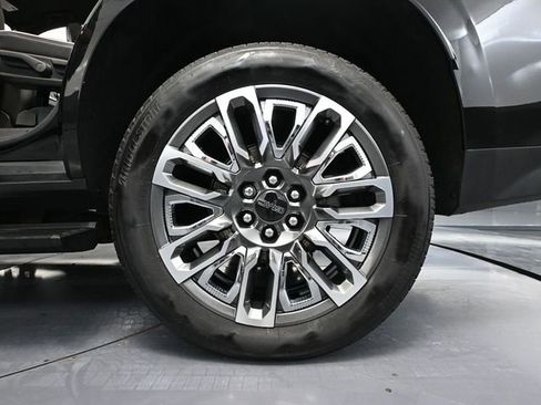 Used 2024 GMC Yukon Denali Ultimate image 16