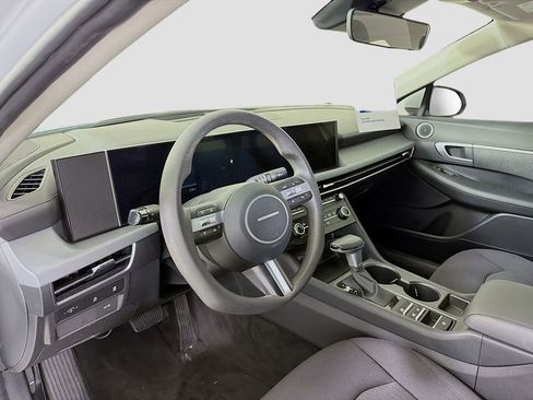 Used 2025 Hyundai Sonata SE FWD image 11