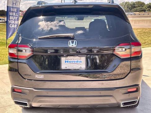 Certified 2025 Honda Pilot Black Edition image 6
