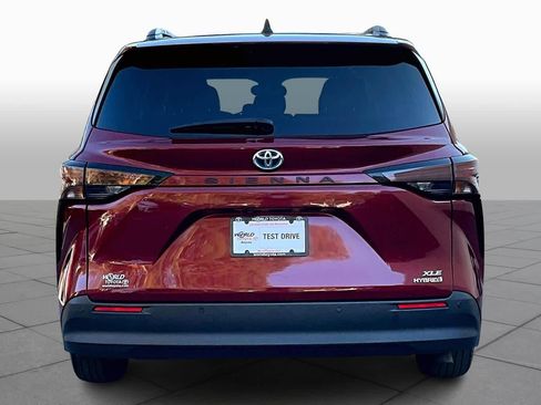 Certified 2023 Toyota Sienna XLE image 4