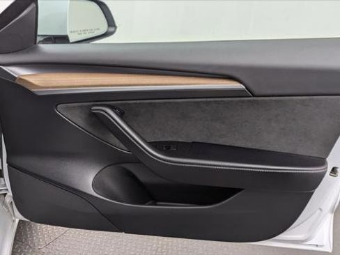 Used 2023 Tesla Model 3 Standard Range image 21