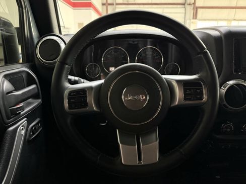 Used 2015 Jeep Wrangler Unlimited Rubicon AWD/4WD image 22
