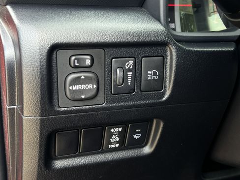 Used 2024 Toyota 4Runner SR5 AWD/4WD image 29