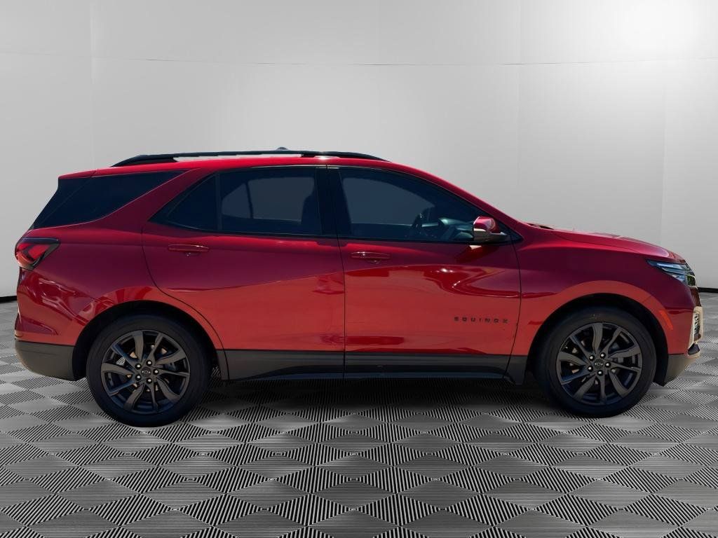 Used 2022 Chevrolet Equinox RS w/ RS Leather Package FWD image 2