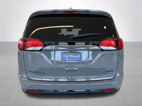 Used 2020 Chrysler Pacifica Limited w/ Quick Oder Package 2EV RED-S FWD image 8