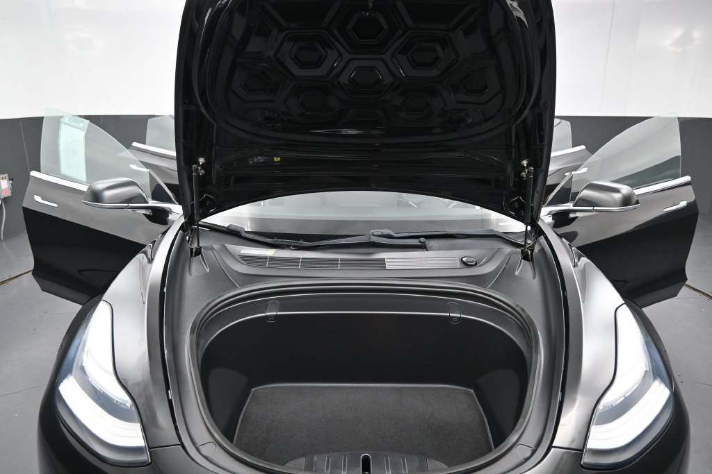 Used 2018 Tesla Model 3 Long Range RWD image 29