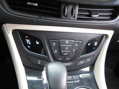 Used 2017 Buick Envision Essence image 19