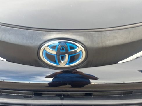 Used 2021 Toyota Sienna XLE FWD image 3
