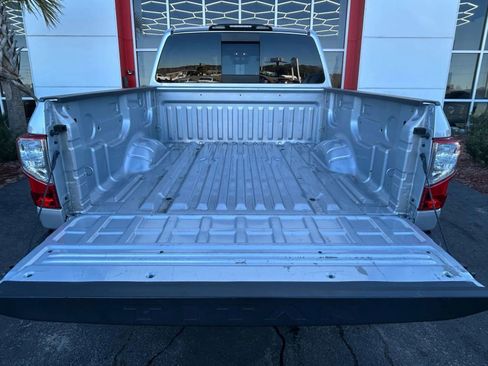 Used 2019 Nissan Titan SV image 19