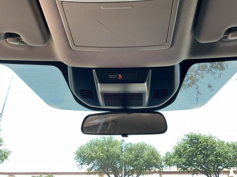 Used 2025 Nissan Rogue SV FWD image 18