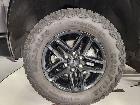 Used 2024 Chevrolet Silverado 1500 LT Trail Boss w/ Convenience Package II AWD/4WD image 8