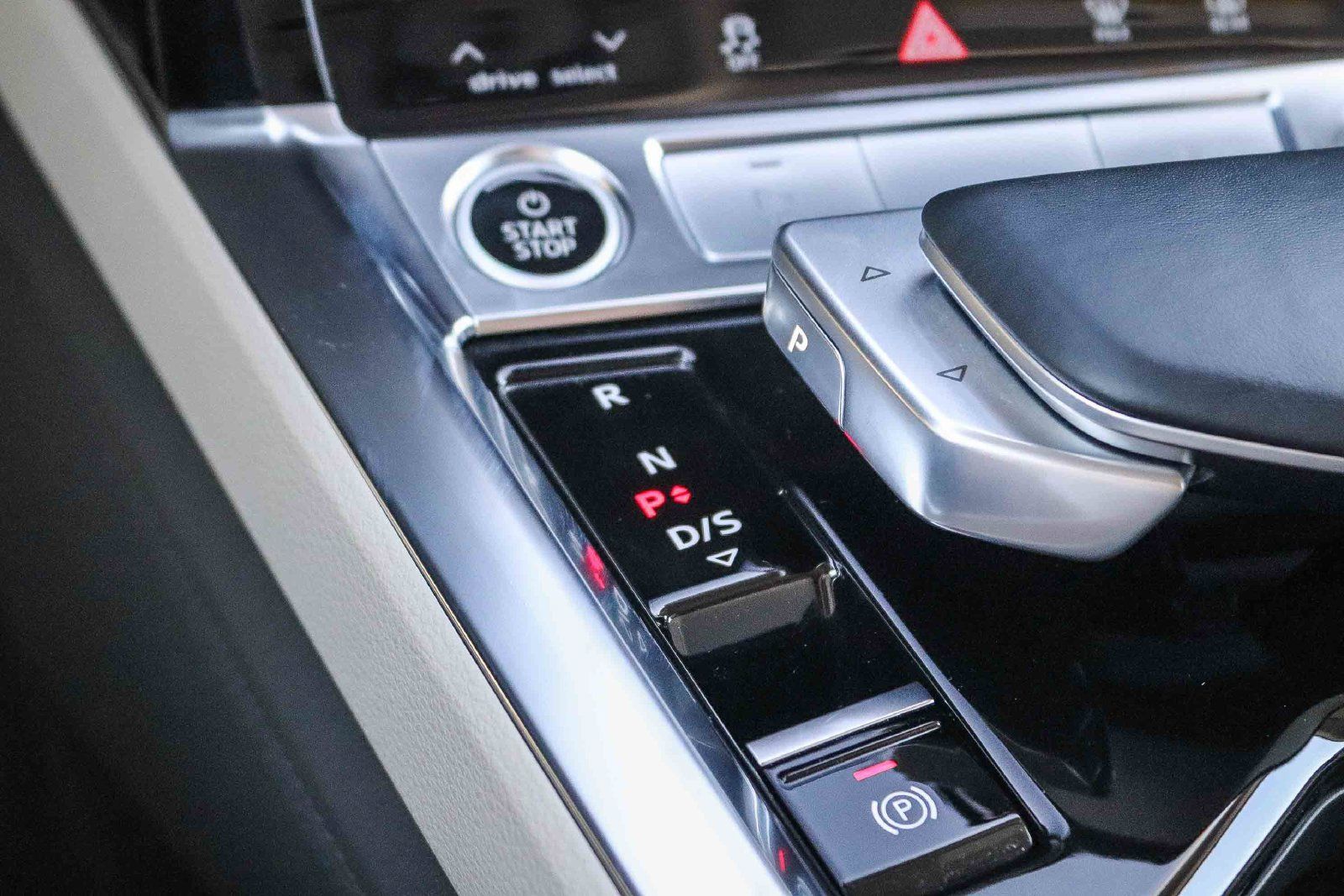 Used 2024 Audi Q8 e-tron Premium Plus w/ Premium Plus Package AWD/4WD image 25