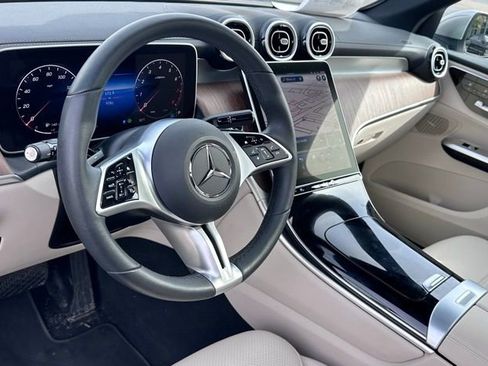 Used 2024 Mercedes-Benz GLC 300 4MATIC image 17