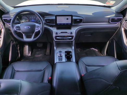 Used 2023 Ford Explorer XLT w/ Equipment Group 202A image 10