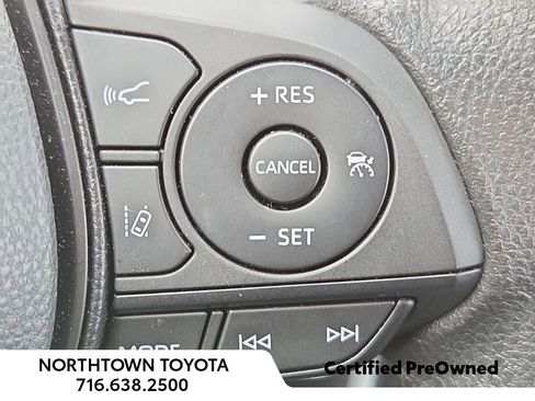 Used 2022 Toyota RAV4 LE image 18