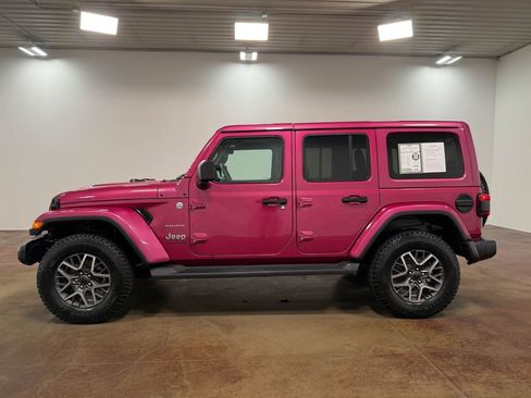 Used 2024 Jeep Wrangler Unlimited Sahara w/ Technology Group AWD/4WD image 6