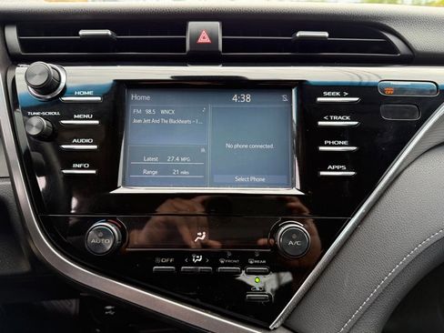 Used 2018 Toyota Camry SE FWD image 28