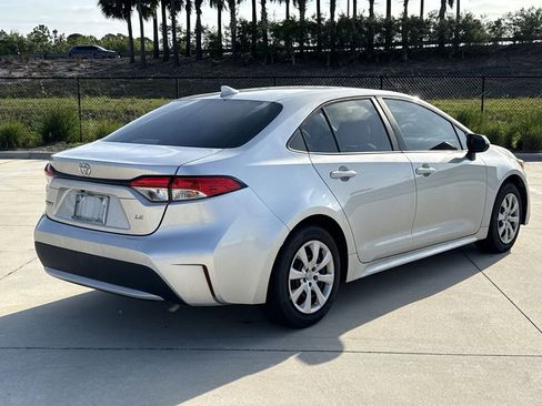 Used 2022 Toyota Corolla LE image 11
