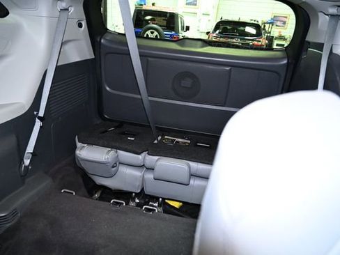 Used 2024 Toyota Sienna Limited image 40