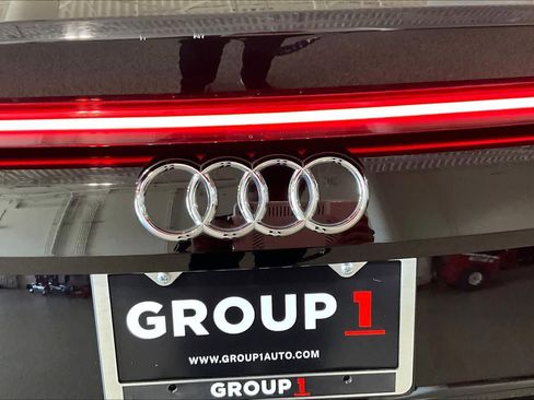 Used 2021 Audi Q8 Premium Plus w/ Premium Plus Package AWD/4WD image 10