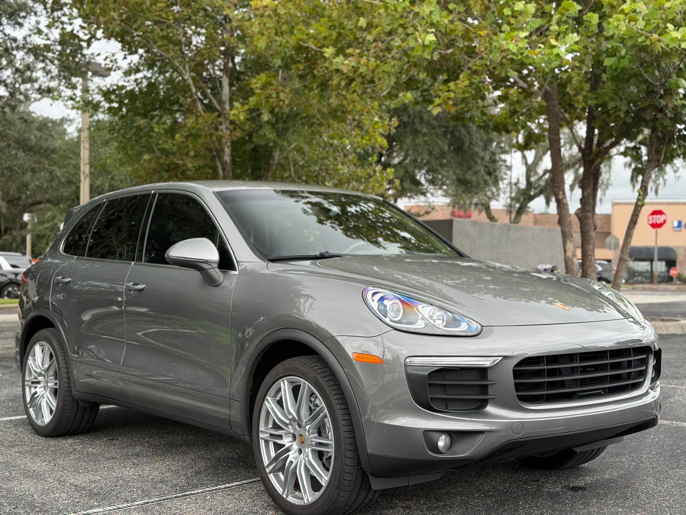 Used 2016 Porsche Cayenne AWD/4WD image 3