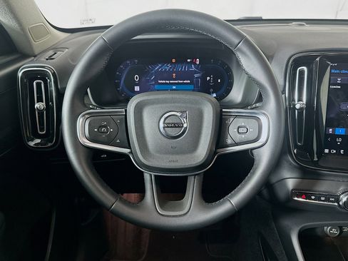 Used 2025 Volvo XC40 B5 Core AWD/4WD image 18