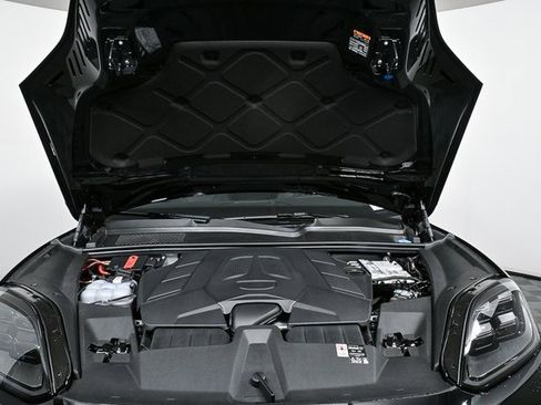 New 2025 Porsche Cayenne image 33