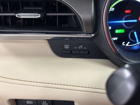 Used 2020 Toyota Highlander Limited AWD/4WD image 21