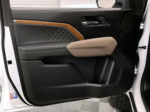 Used 2025 GMC Canyon Denali image 17