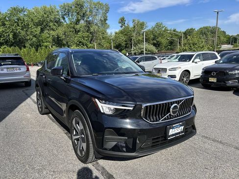 Certified 2024 Volvo XC40 B5 Core AWD/4WD image 2