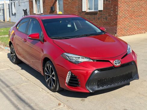 Used 2017 Toyota Corolla SE w/ SE Premium Package FWD image 3