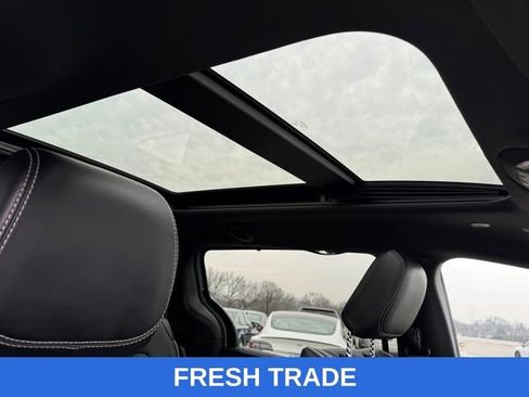 Used 2026 Chrysler Pacifica Limited image 9