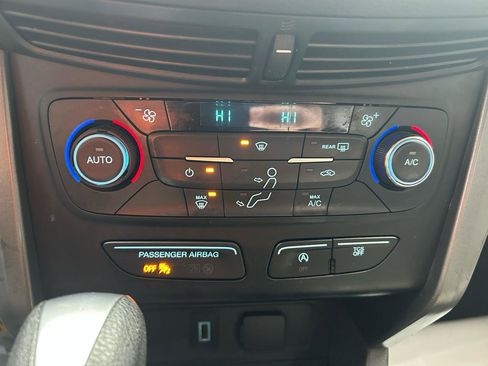 Used 2017 Ford Escape SE image 25