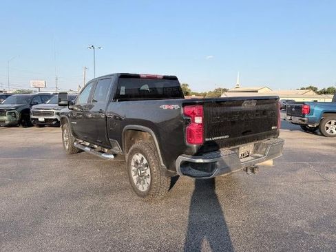 Used 2022 Chevrolet Silverado 2500 LT w/ Convenience Package AWD/4WD image 3
