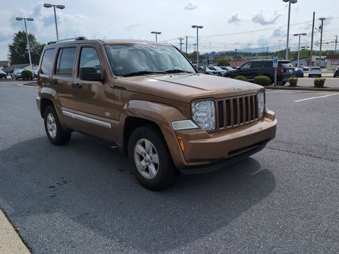 Used 2011 Jeep Liberty 70th Anniversary AWD/4WD image 3