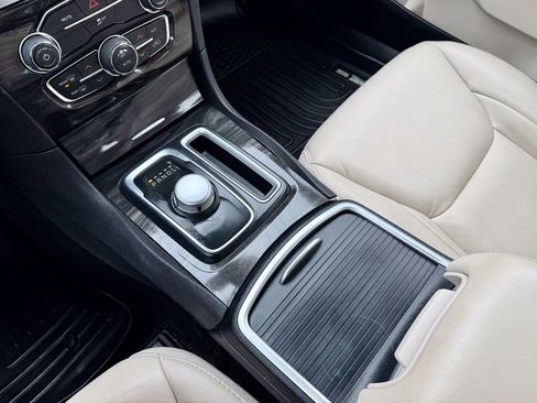 Used 2017 Chrysler 300 Limited w/ Value Package image 19