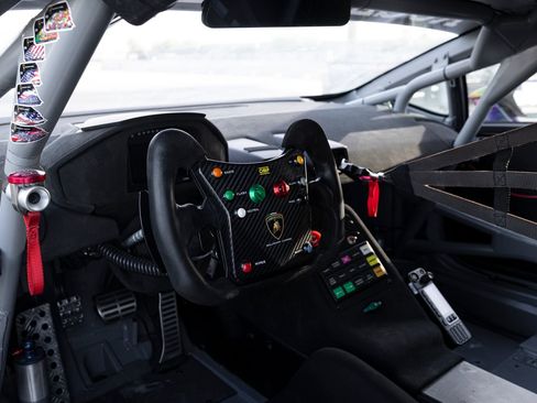 Used 2022 Lamborghini Huracan EVO RWD image 25