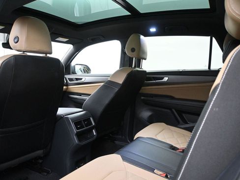 Used 2024 Volkswagen Atlas Cross Sport SE w/ Panoramic Sunroof Package AWD/4WD image 10